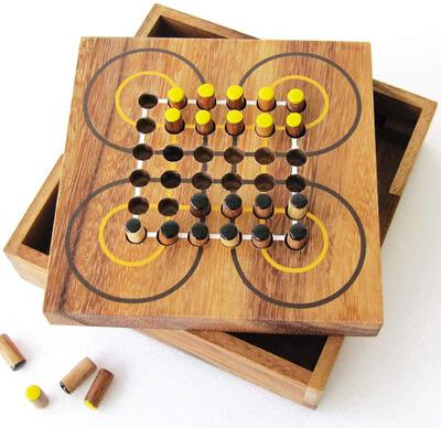 Alle Details zum Brettspiel Surakarta und ähnlichen Spielen